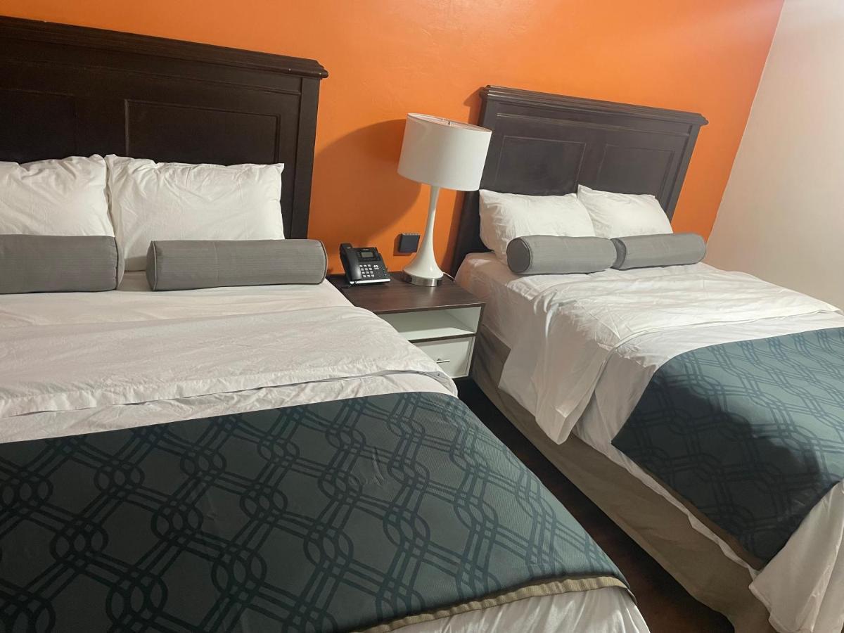 B&J Hotel And Apartments 佩科斯 外观 照片