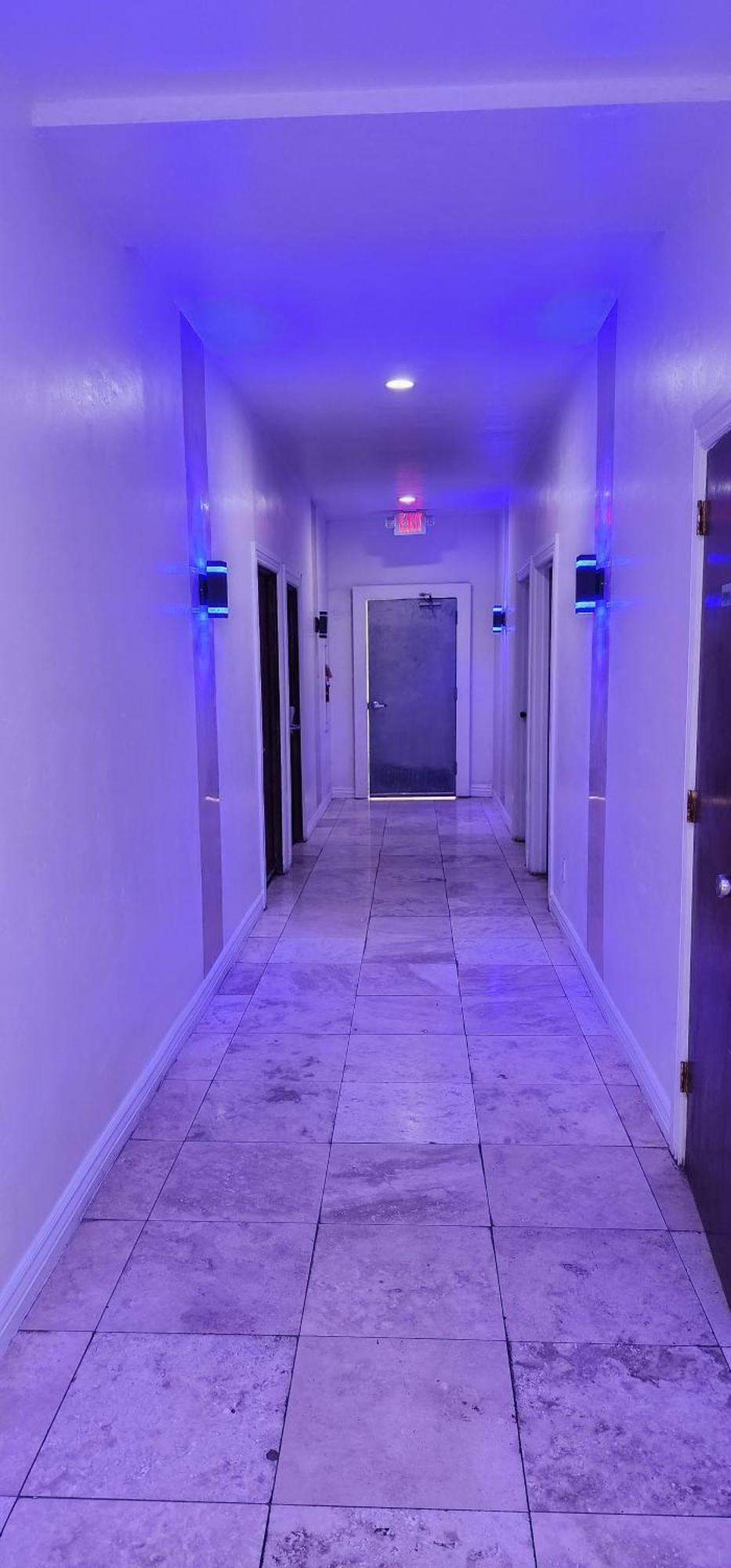 B&J Hotel And Apartments 佩科斯 外观 照片