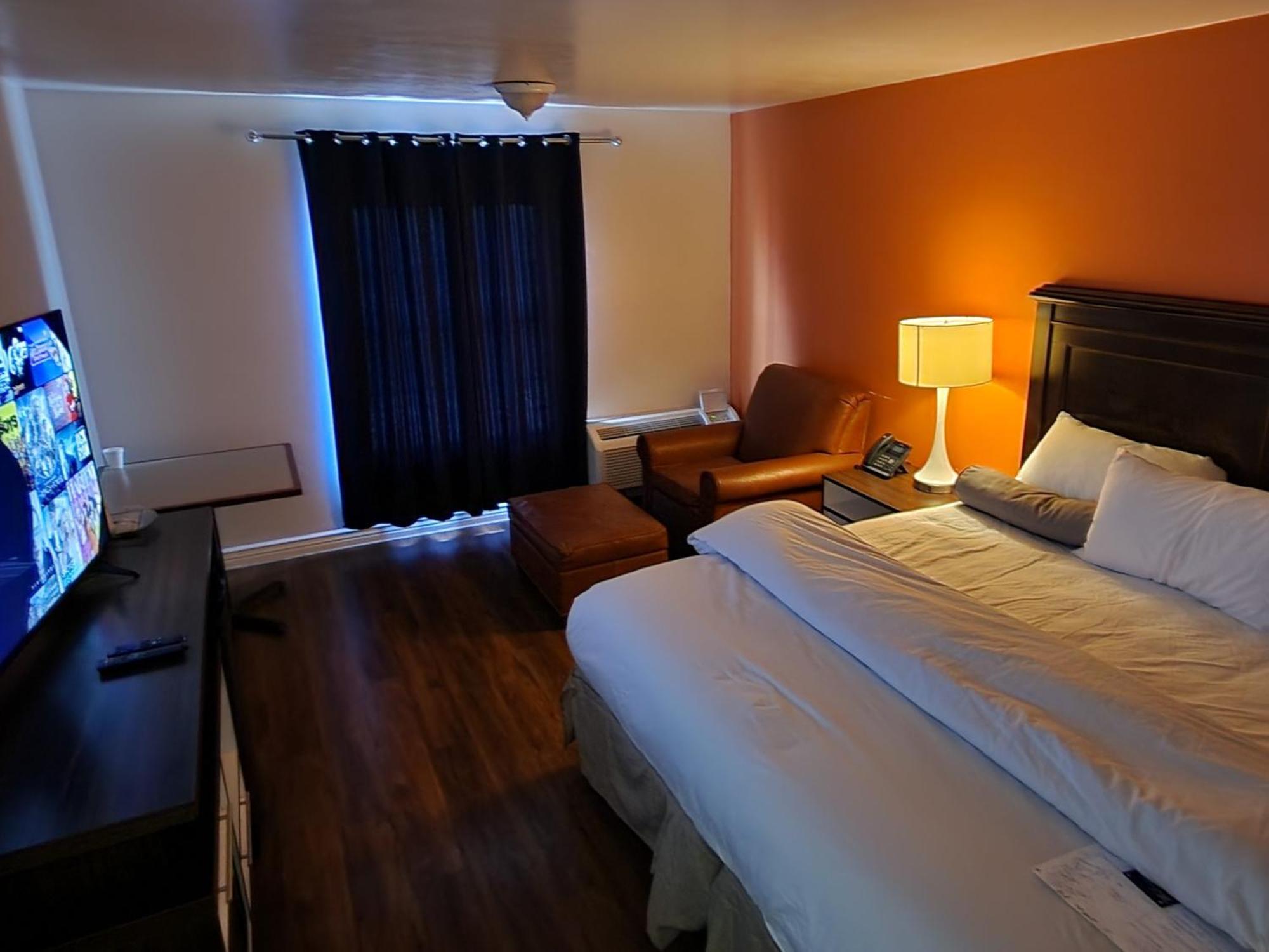 B&J Hotel And Apartments 佩科斯 外观 照片