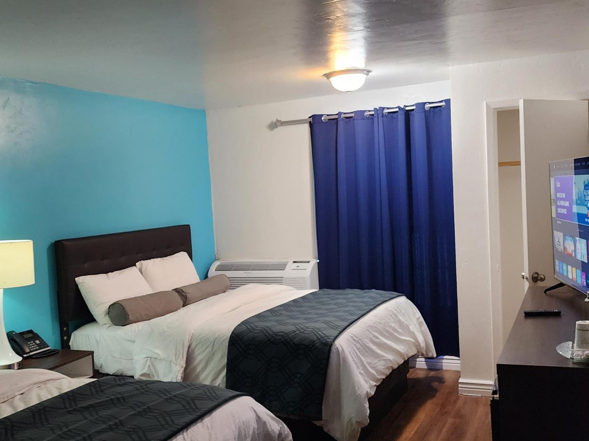 B&J Hotel And Apartments 佩科斯 外观 照片