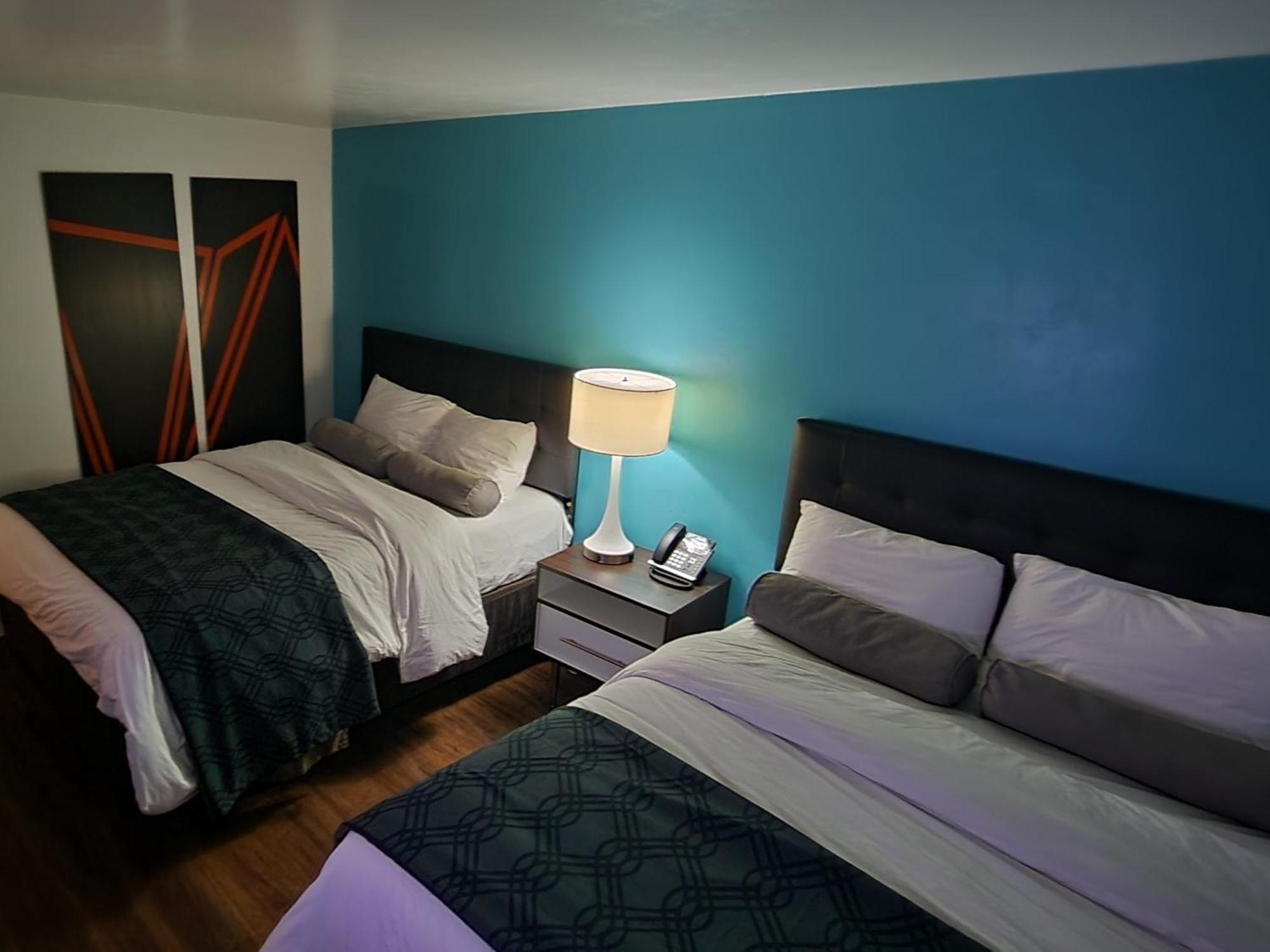 B&J Hotel And Apartments 佩科斯 外观 照片