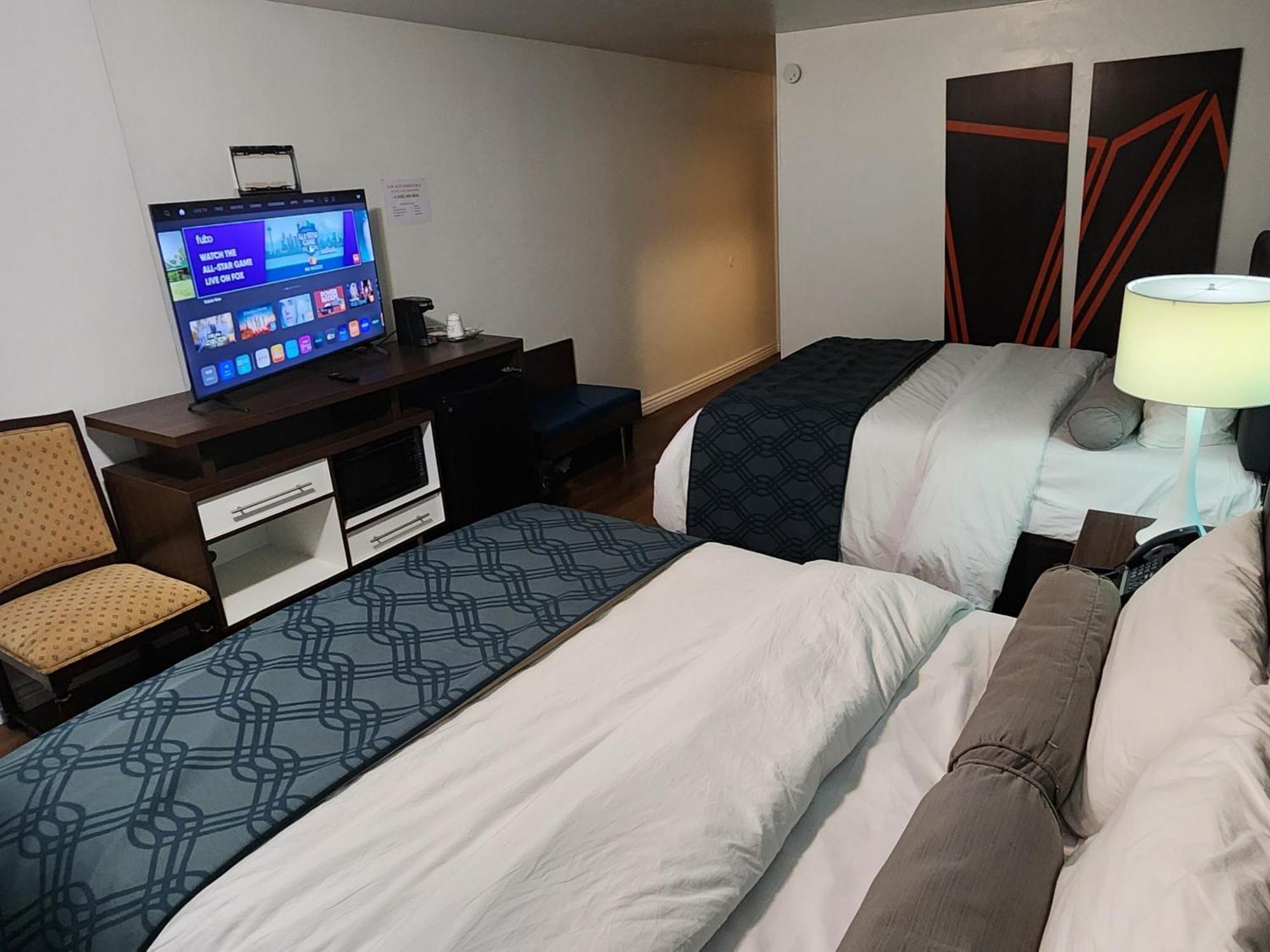 B&J Hotel And Apartments 佩科斯 外观 照片