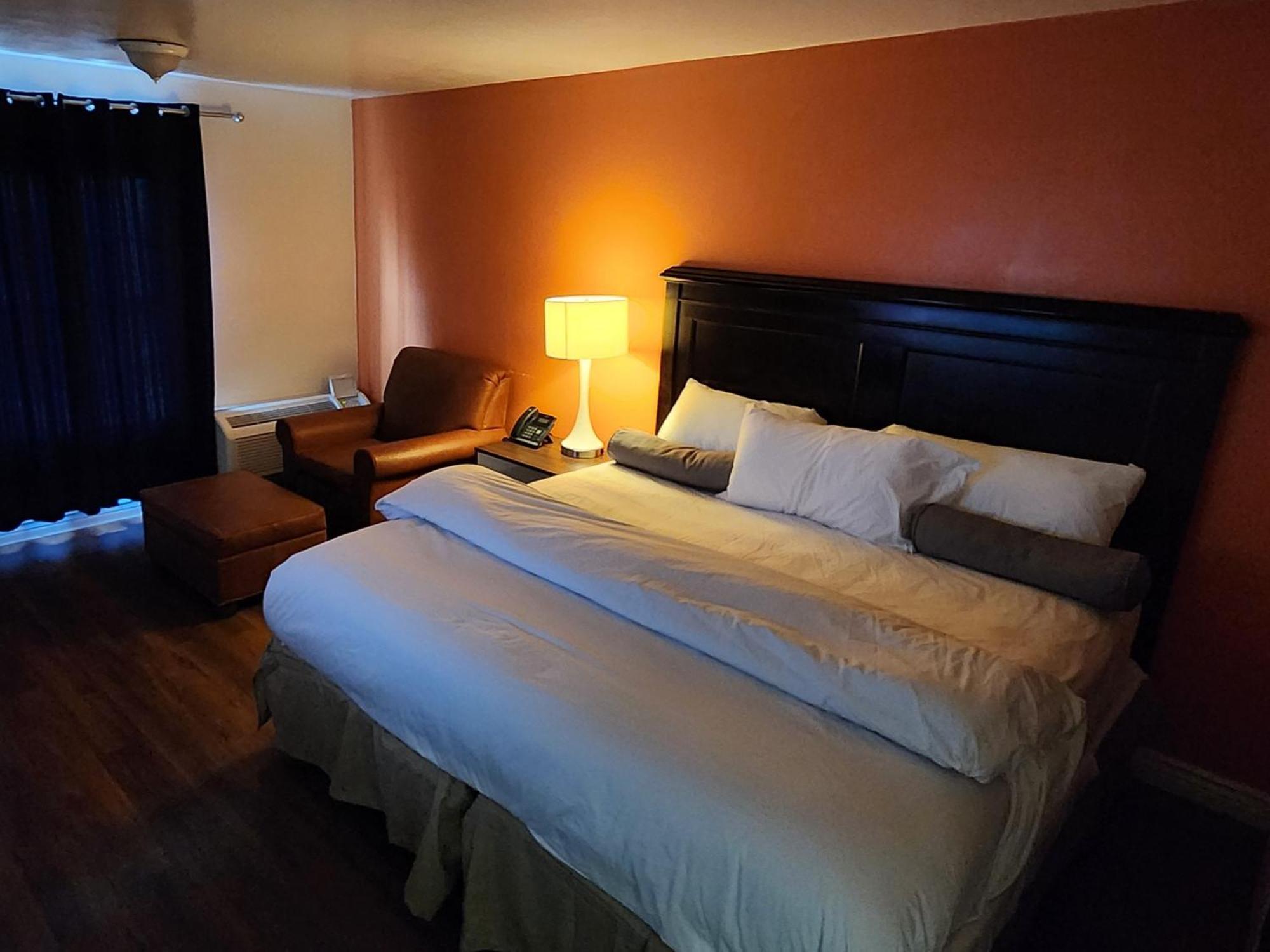 B&J Hotel And Apartments 佩科斯 外观 照片