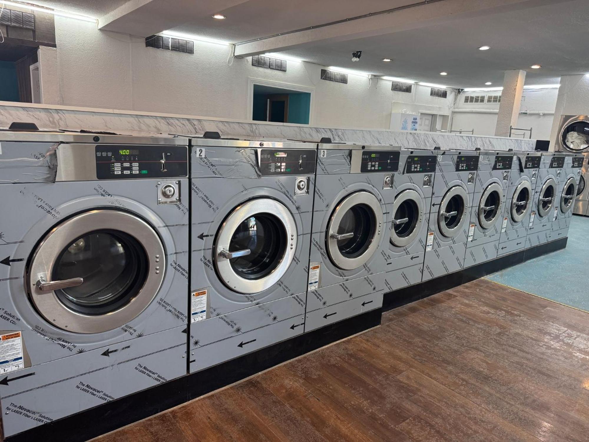 B&J Hotel And Apartments 佩科斯 外观 照片